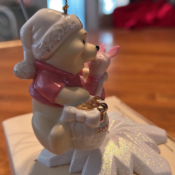 LENOX ANNUAL 2001 WINNIE THE POOH ORNAMENT - Picture 2 of 7